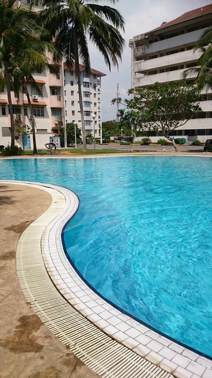 Family Beach Condo Pd At Cocobay Resort Condominium Port Dickson Kültér fotó